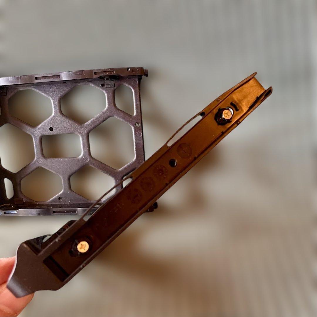 Synology NASキット 2ベイ DS220+ 【動作確認・初期化済】