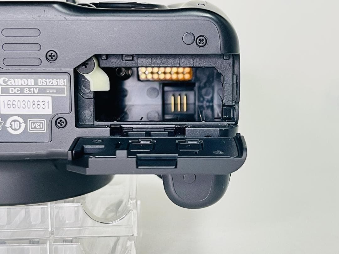 【ほぼ新品】ショット数:1811回 CANON EOS Kiss X2 キヤノン