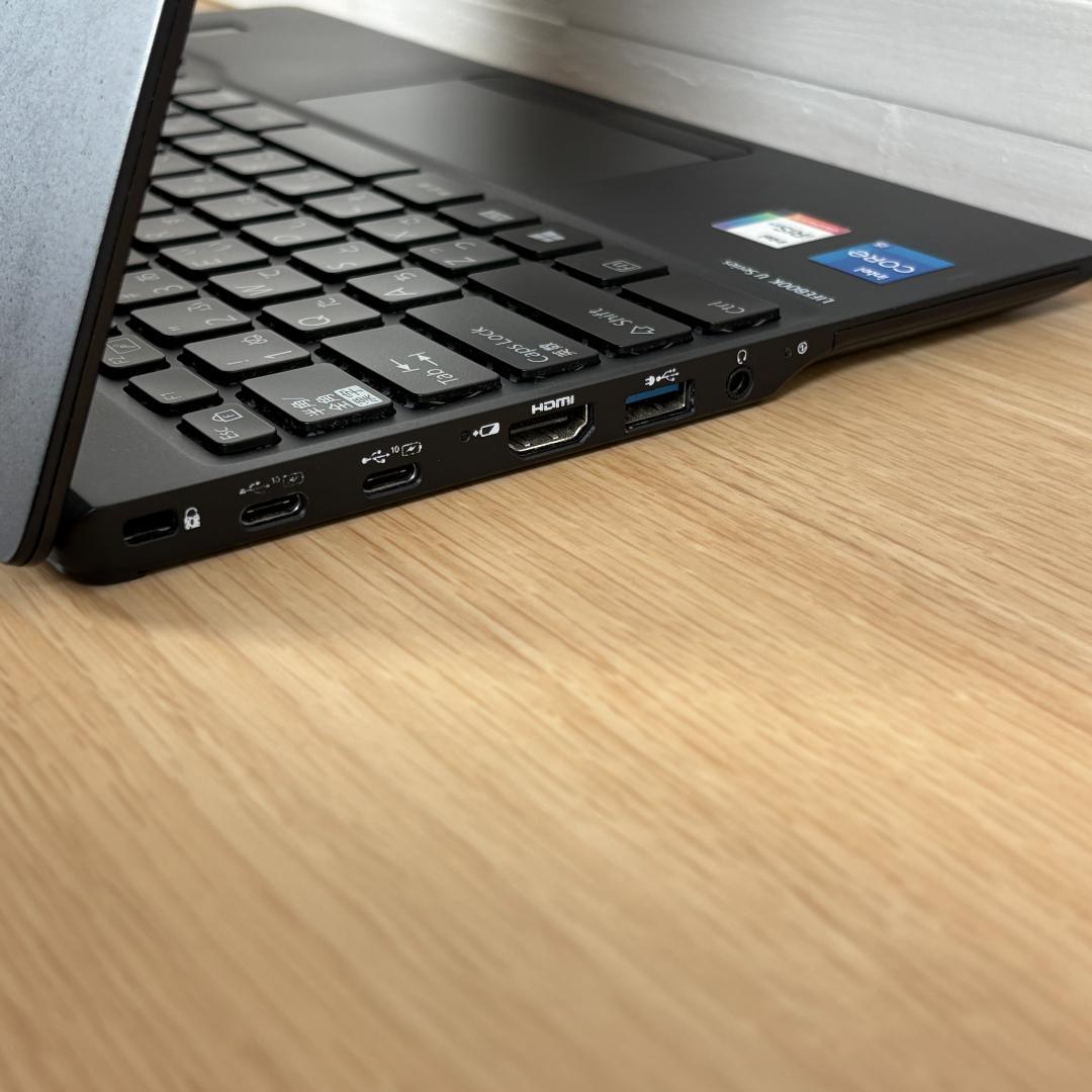富士通　11世代i5　ノートパソコン　Windows11　SSD　オフィス　18