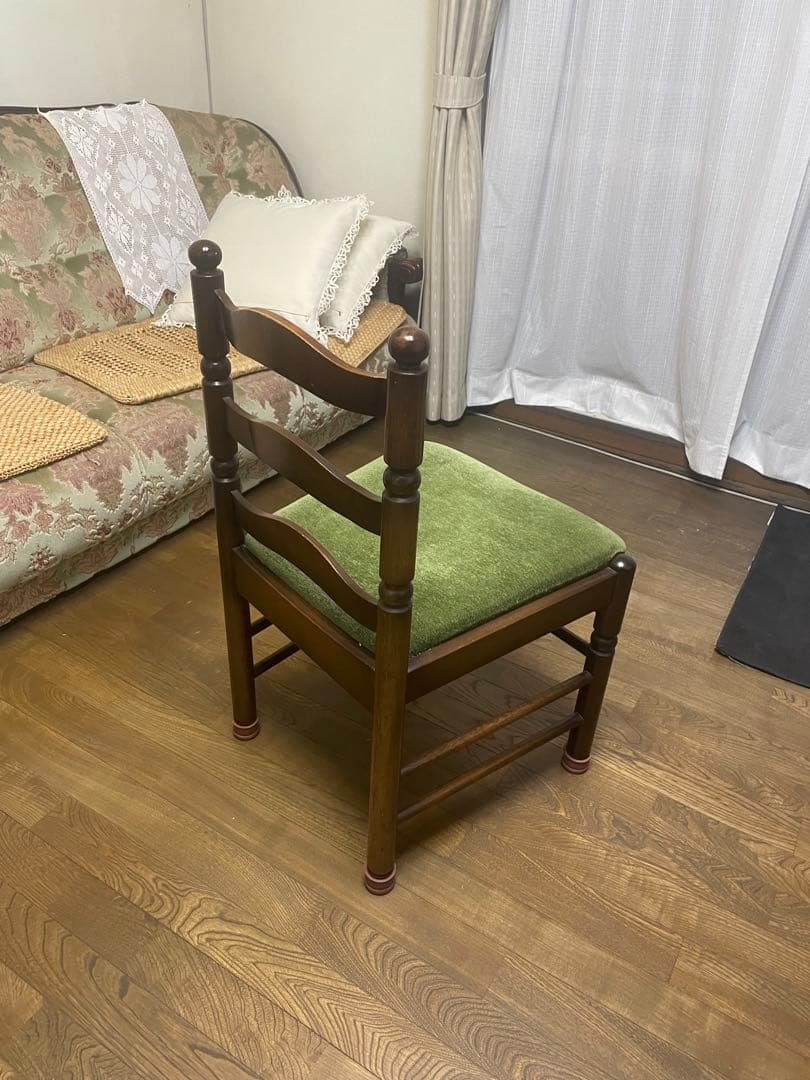 ナガノインテリア　アンティーク　木製ダイニングチェア 緑色クッション付き　②