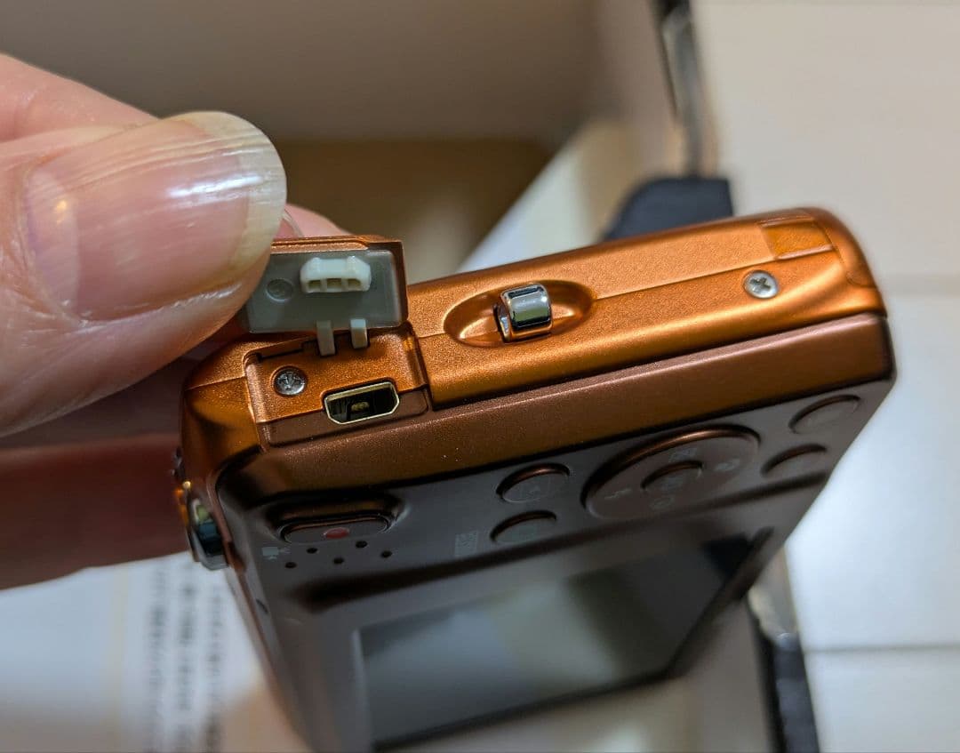 【極美品】Nikon COOLPIX S3500 オレンジ 2005万画素