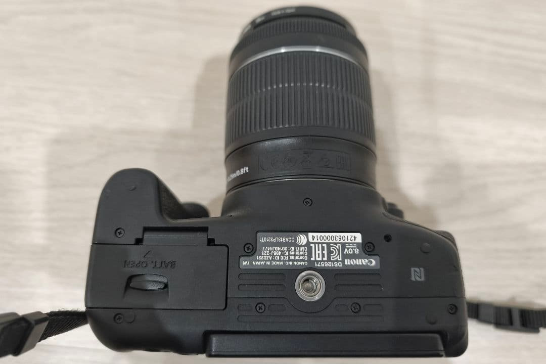 Canon EOS Kiss X8i デジタル一眼レフカメラ レンズキット