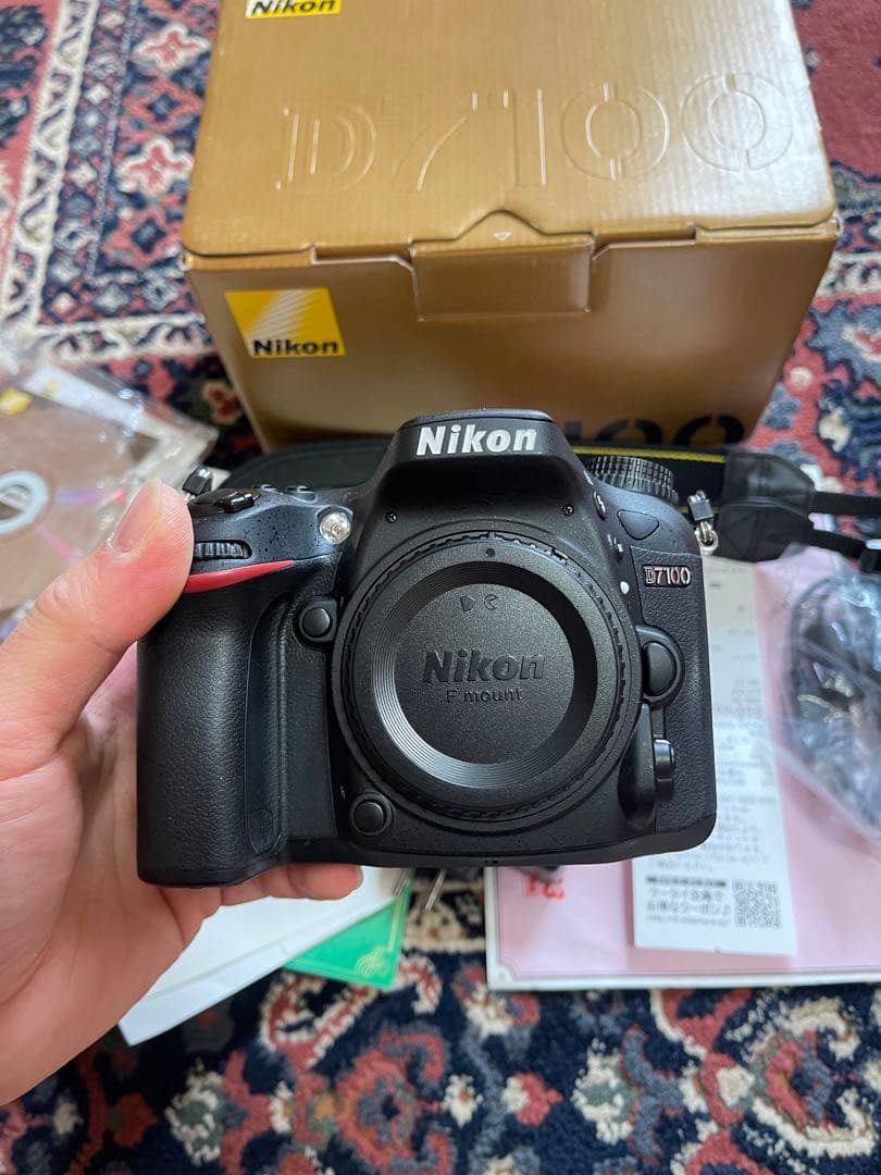 美品　 Nikon ニコンd7100 (ショット4000枚) 一眼レフ