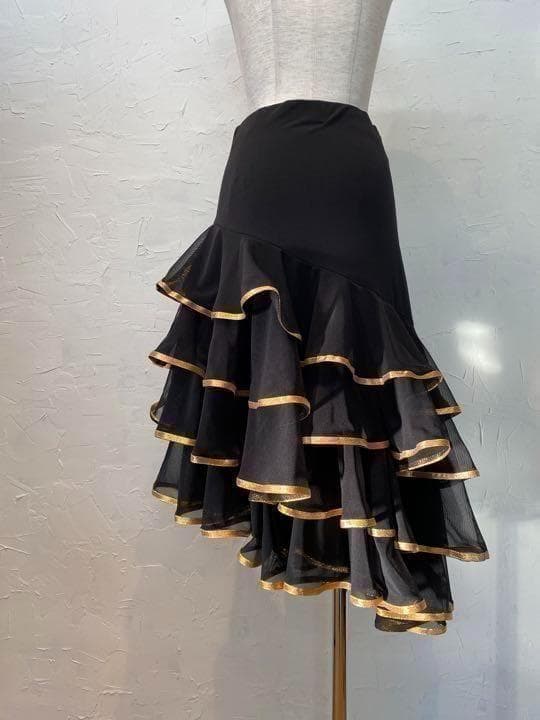 【豪華】新品　段々フリル　裾ゴールデンラメリボン　ラテンスカート黒ｐ3235