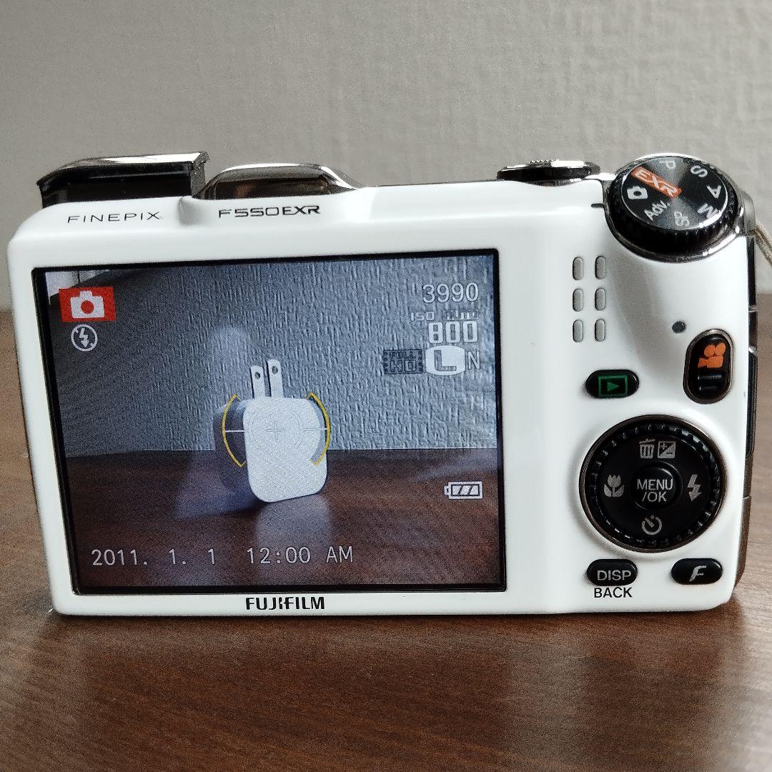 [美品]Fujifilm FinePix F550EXR ホワイト