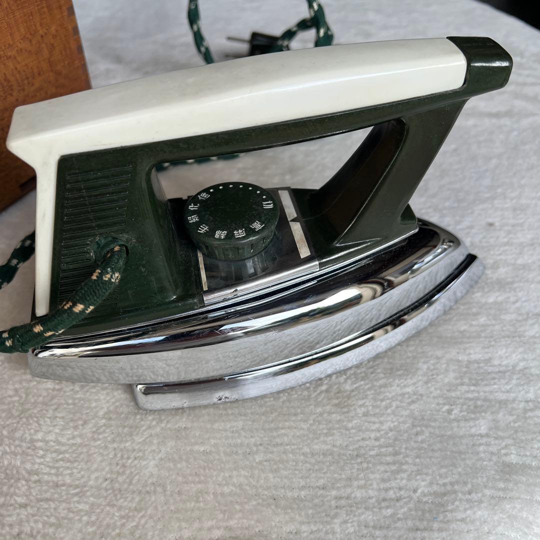 昭和物　CHA-43型アイロン 緑/白 木製ケース付き