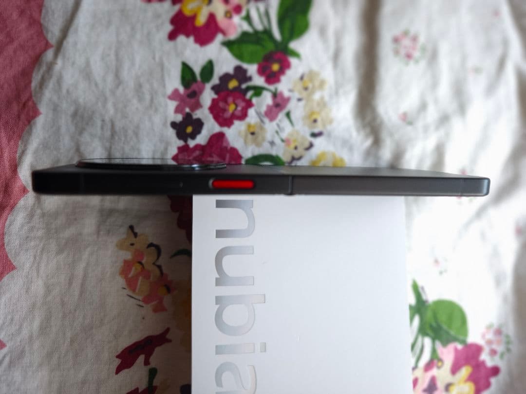 nubia Flip 5G ブラック スマートフォン 本体　折りたたみスマホ