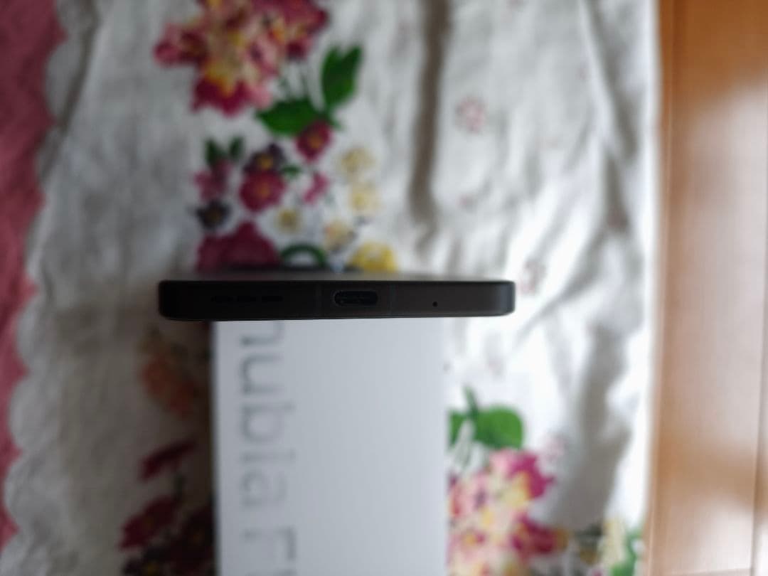 nubia Flip 5G ブラック スマートフォン 本体　折りたたみスマホ