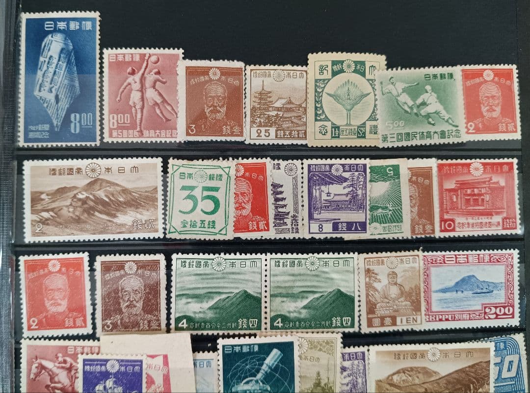 ●　銭単位切手　未使用　見返り美人・月に雁・航空切手など　古い切手約100枚　●