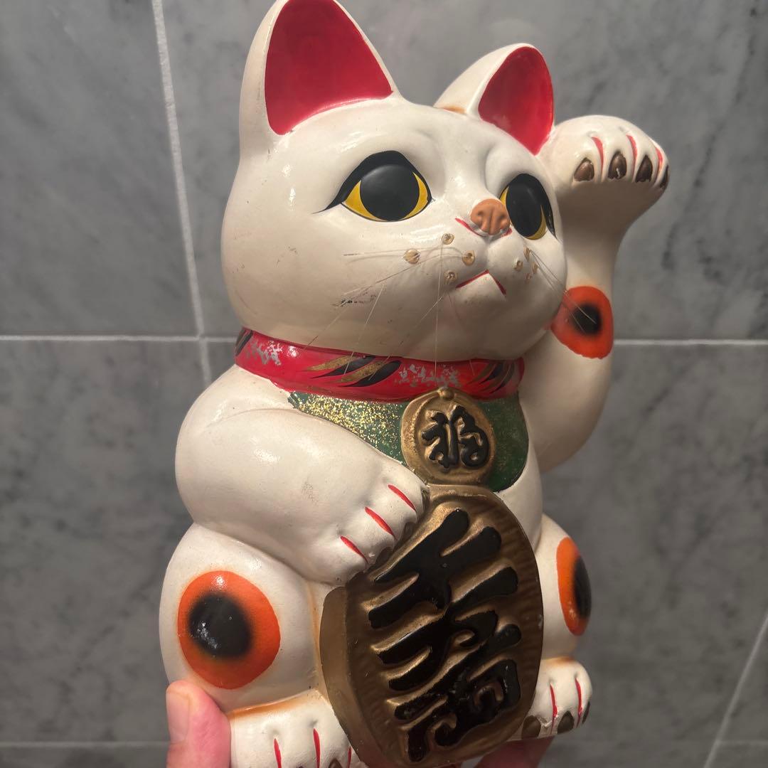 ヴィンテージ手描きの瞳が美しい三毛猫の招き猫