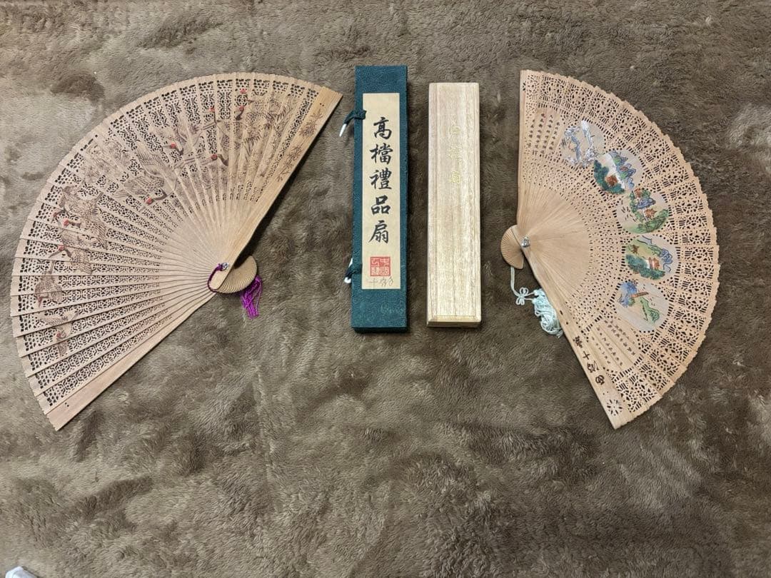 【大幅値下げ】白檀　透かし彫り　扇子　4本セット　高檔禮品扇　木製　保管品