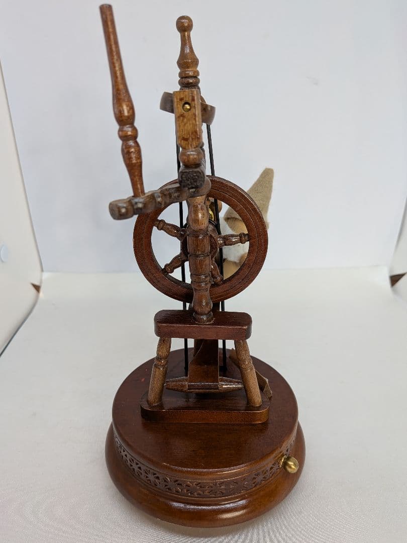 ☆b745、木製からくり人形オルゴール糸車 オルゴール からくり 木製