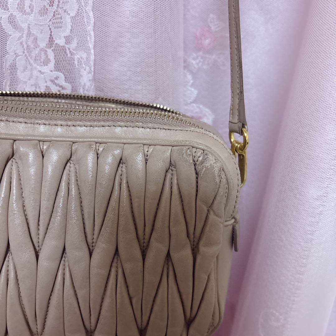 MIUMIU マテラッセ ショルダーバッグ ベージュ