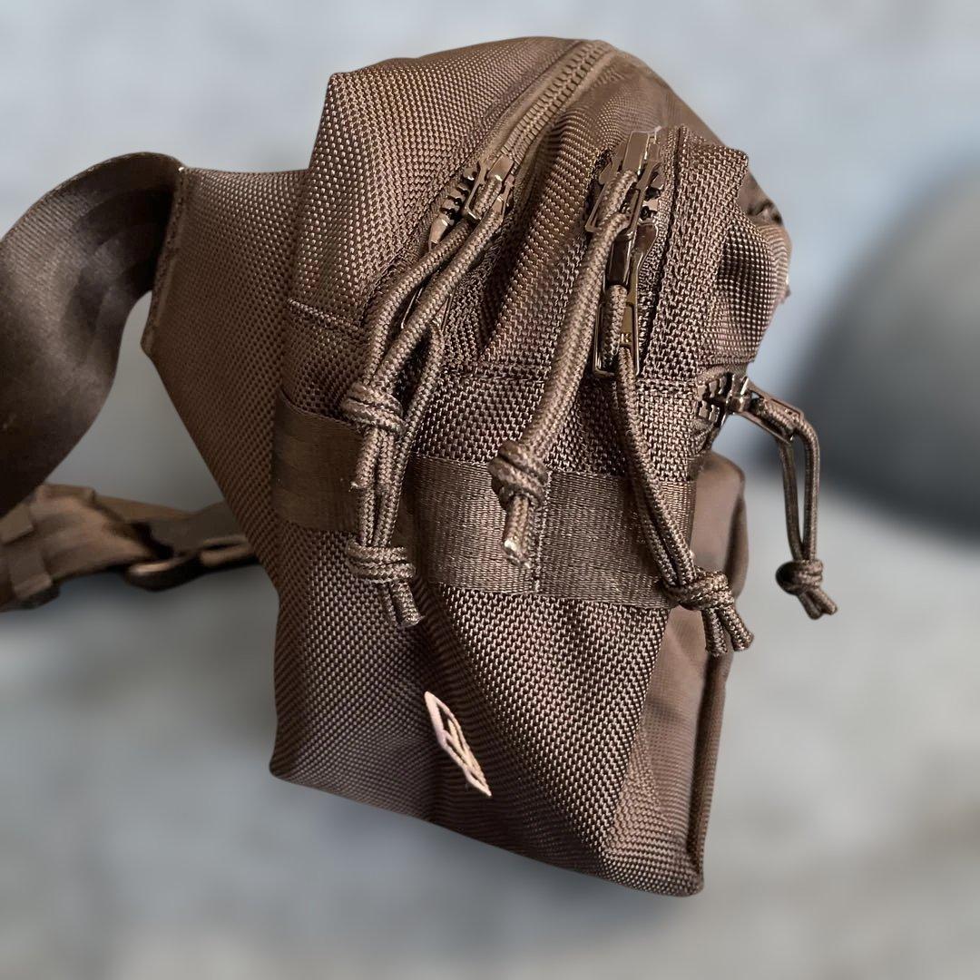 マリークワント　NEW ERA ボディバッグ