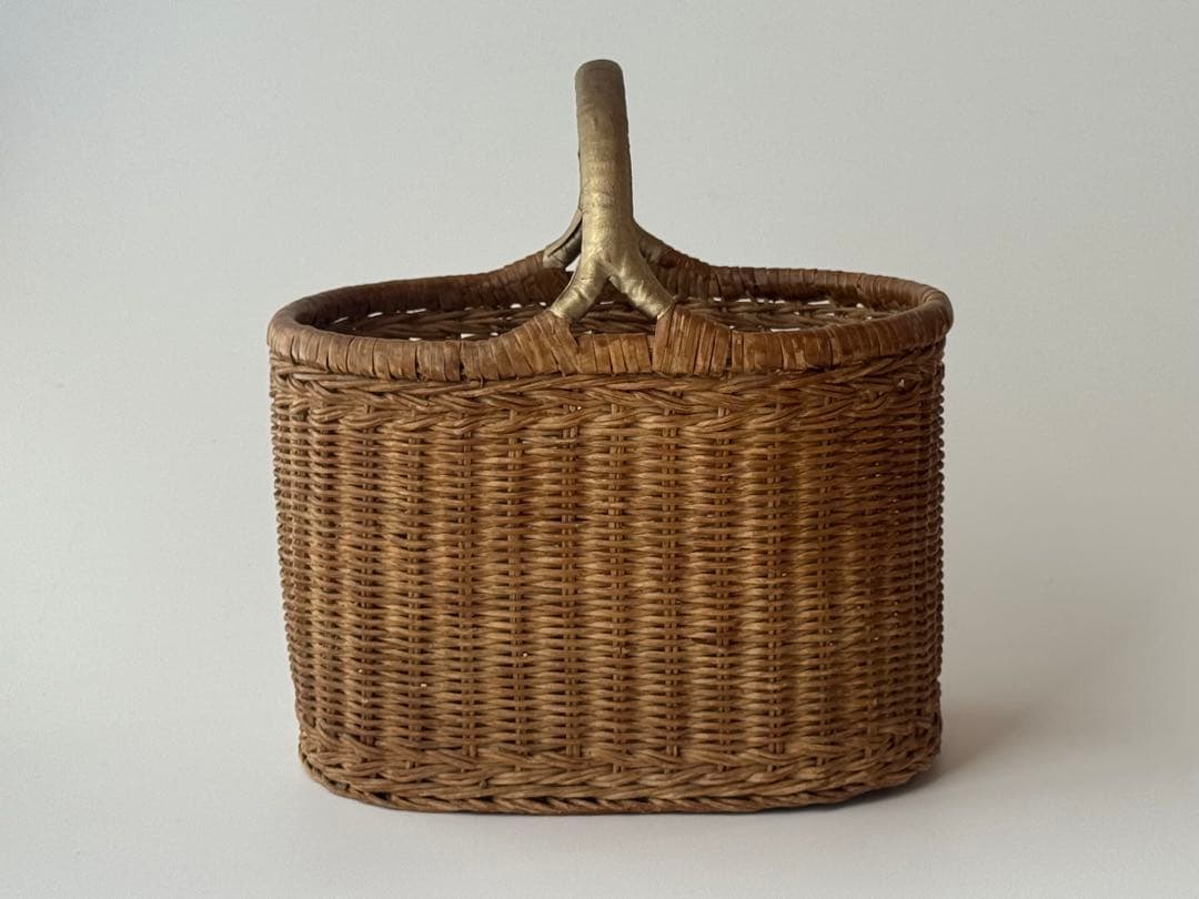 ヴィンテージ 籐 楕円形 バスケット カゴ ゴールドハンドル
