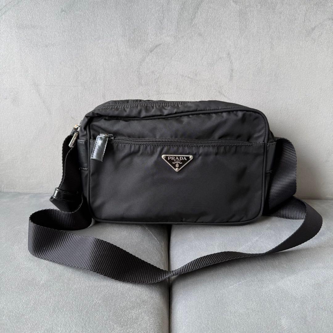 プラダ ナイロン ショルダーバッグ ネロ ナイロン 三角プレート ブラック