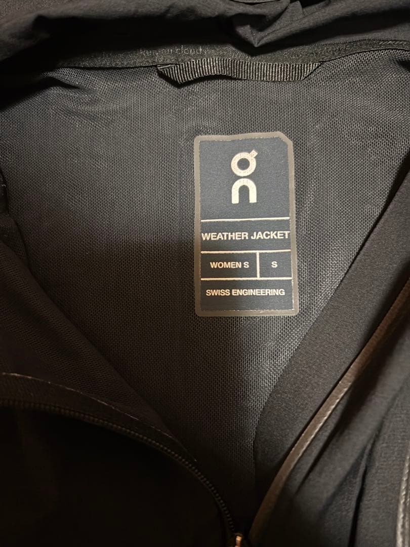 On ランニングウェア　ウェザージャケット　レディースSサイズ