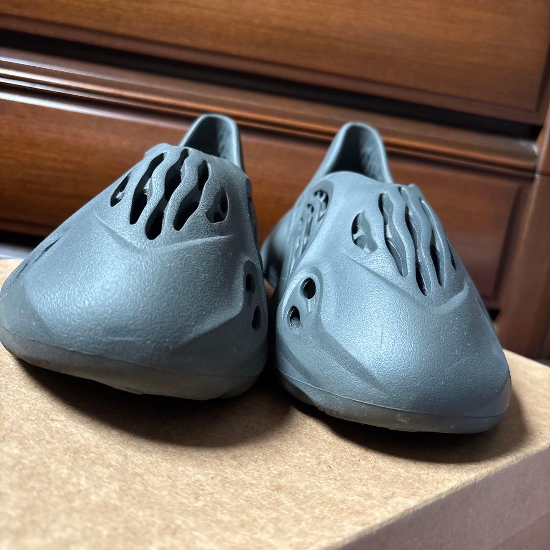 adidas YEEZY Foam Runner Carbon カーボン