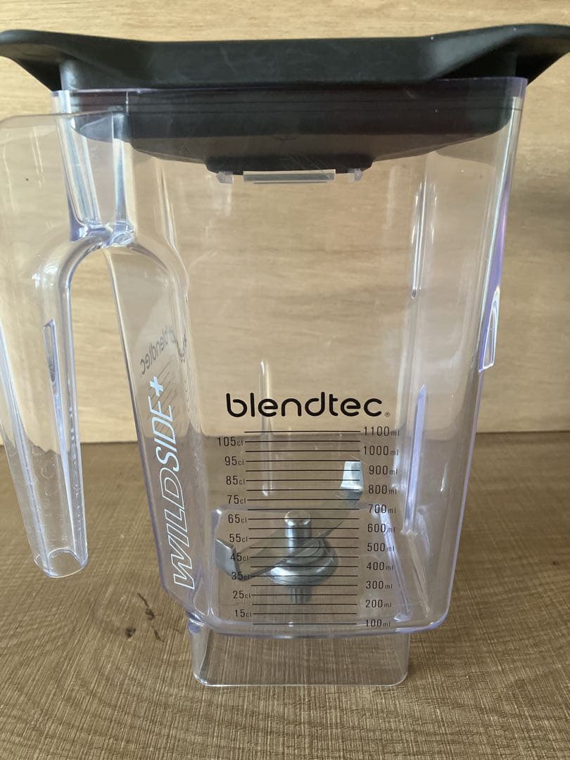 blendtec 赤　ブレンドテック　ブレンダー　ジューサー　ミキサー