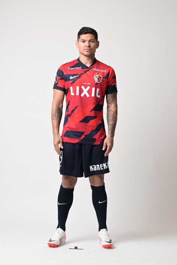 \"*a様 レオ セアラ選手のサイン入り「25Ｊ１リーグ優勝記念Tシャツ」