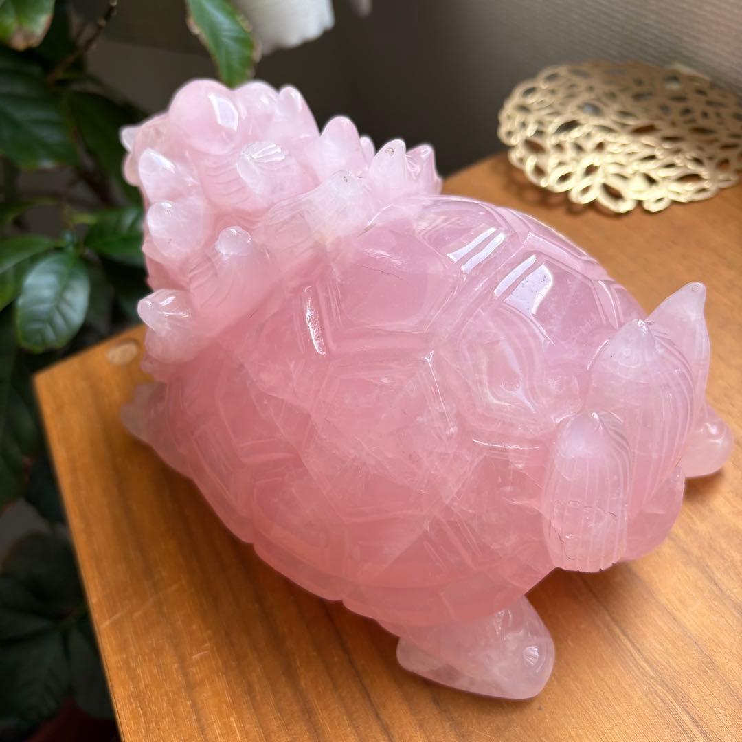 大型 高品質 マダガスカル産ローズクォーツ 龍亀（ロングイ） 置物2.45kg