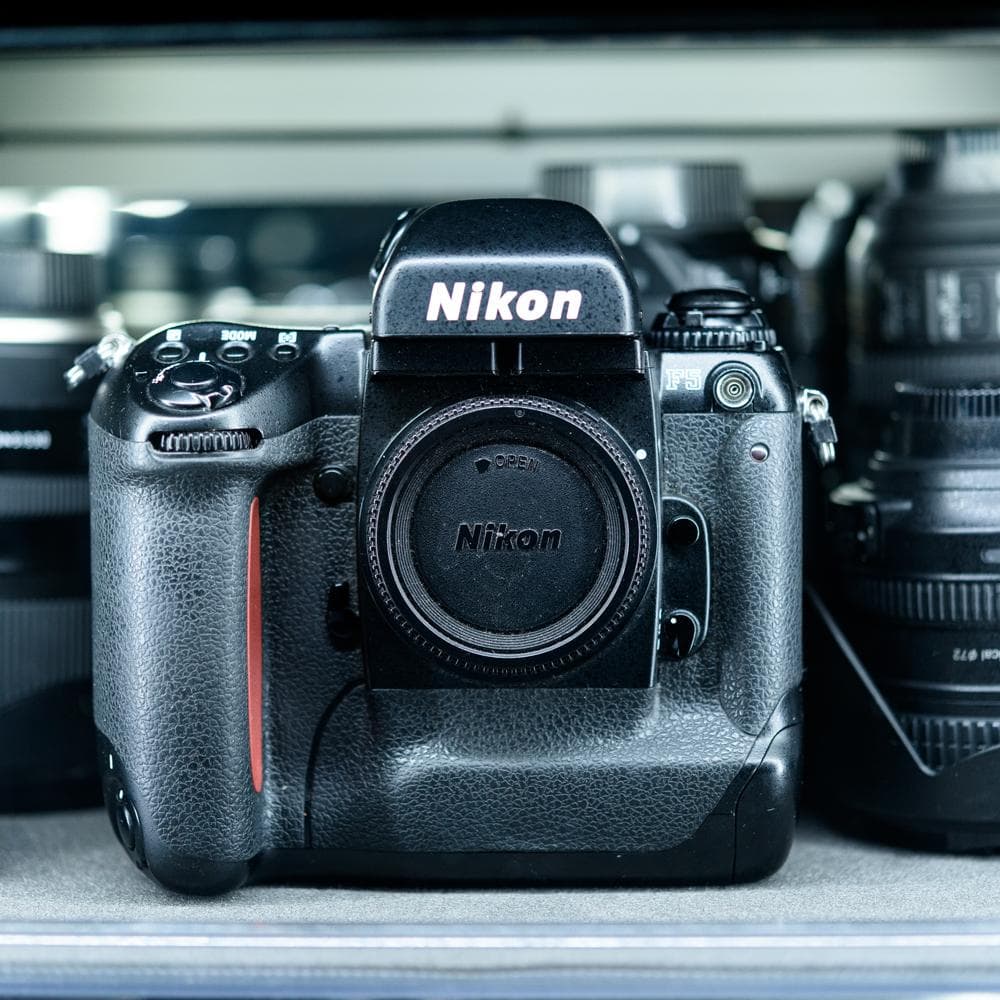 Nikon　F5　一眼レフ　フィルムカメラ　巻き上げ動作確認済み　防湿庫保管品
