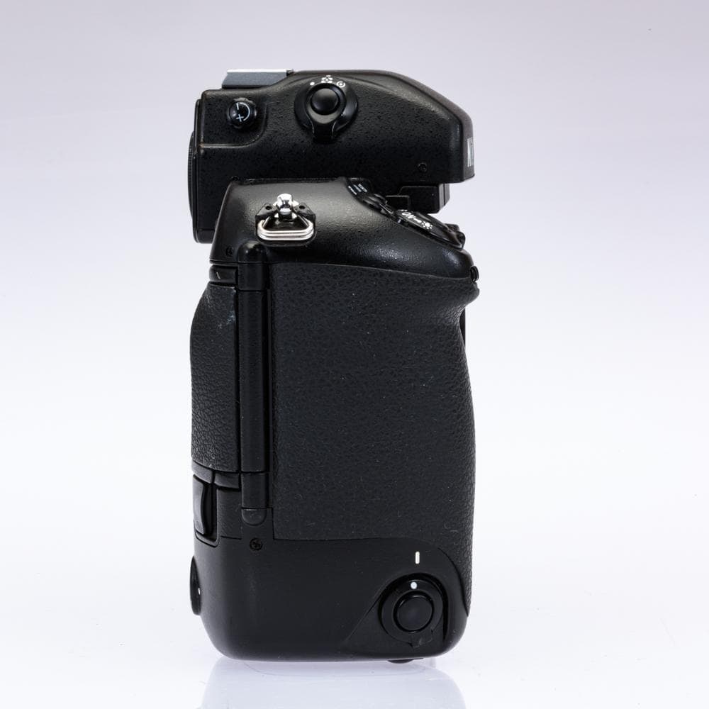 Nikon　F5　一眼レフ　フィルムカメラ　巻き上げ動作確認済み　防湿庫保管品