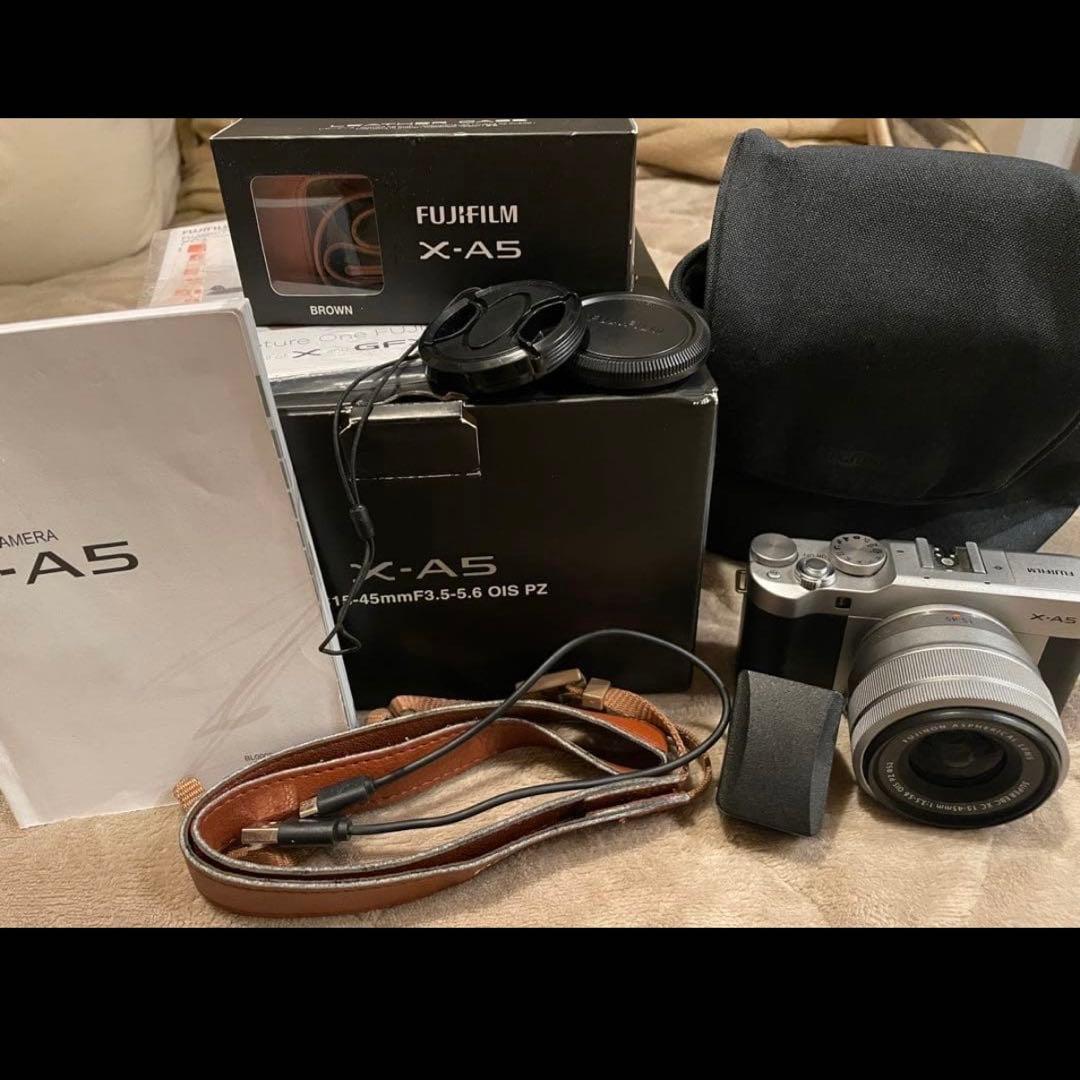 Fujifilm X-A5 ミラーレスカメラ 15-45mm