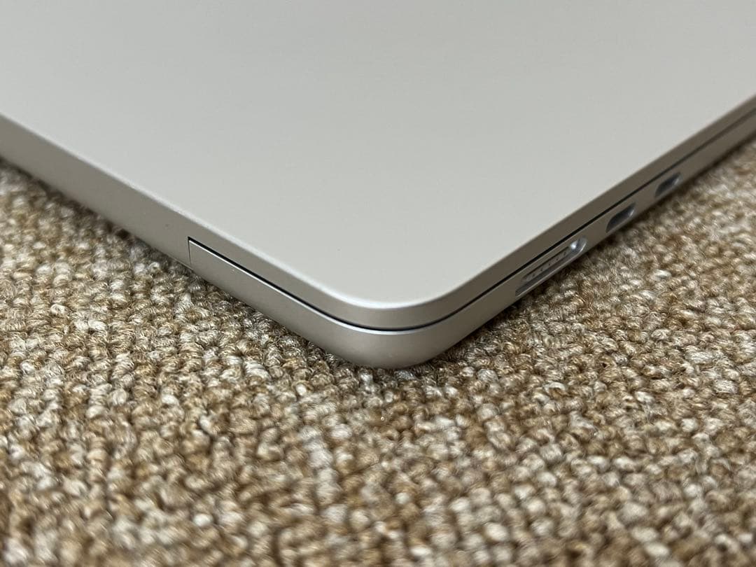 Apple MacBook Air 15インチ　本体 シルバー　M2チップ