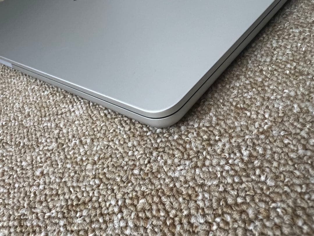 Apple MacBook Air 15インチ　本体 シルバー　M2チップ