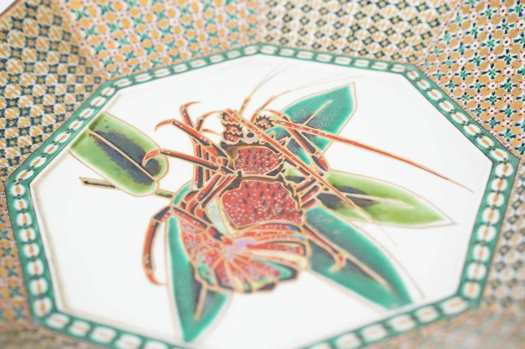 NA3254 九谷名匠【河上龍三】代表傑作 色絵小紋繋海老図八角飾大皿