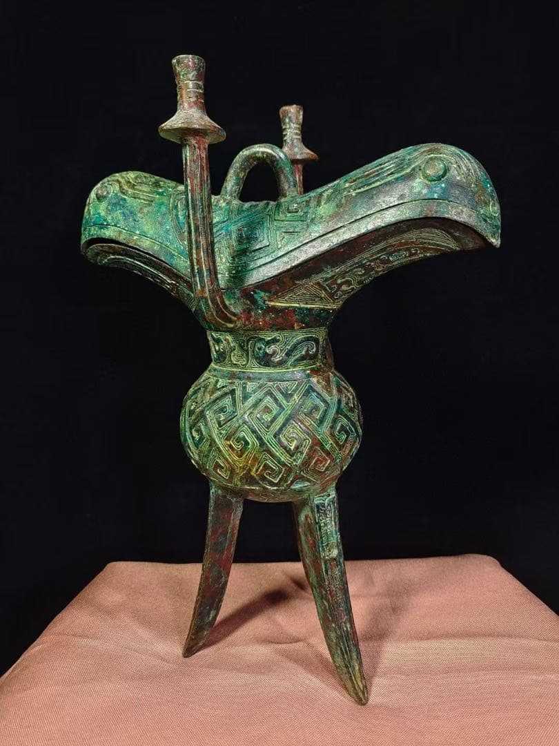 中国古美術品.旧蔵珍品·古青銅器【勾連雷文双流爵】三脚儀式器／古代風礼器／酒器