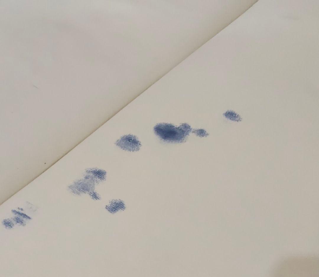 軽量　持ち運び用取っ手付き　折りたたみマッサージベッド ホワイト