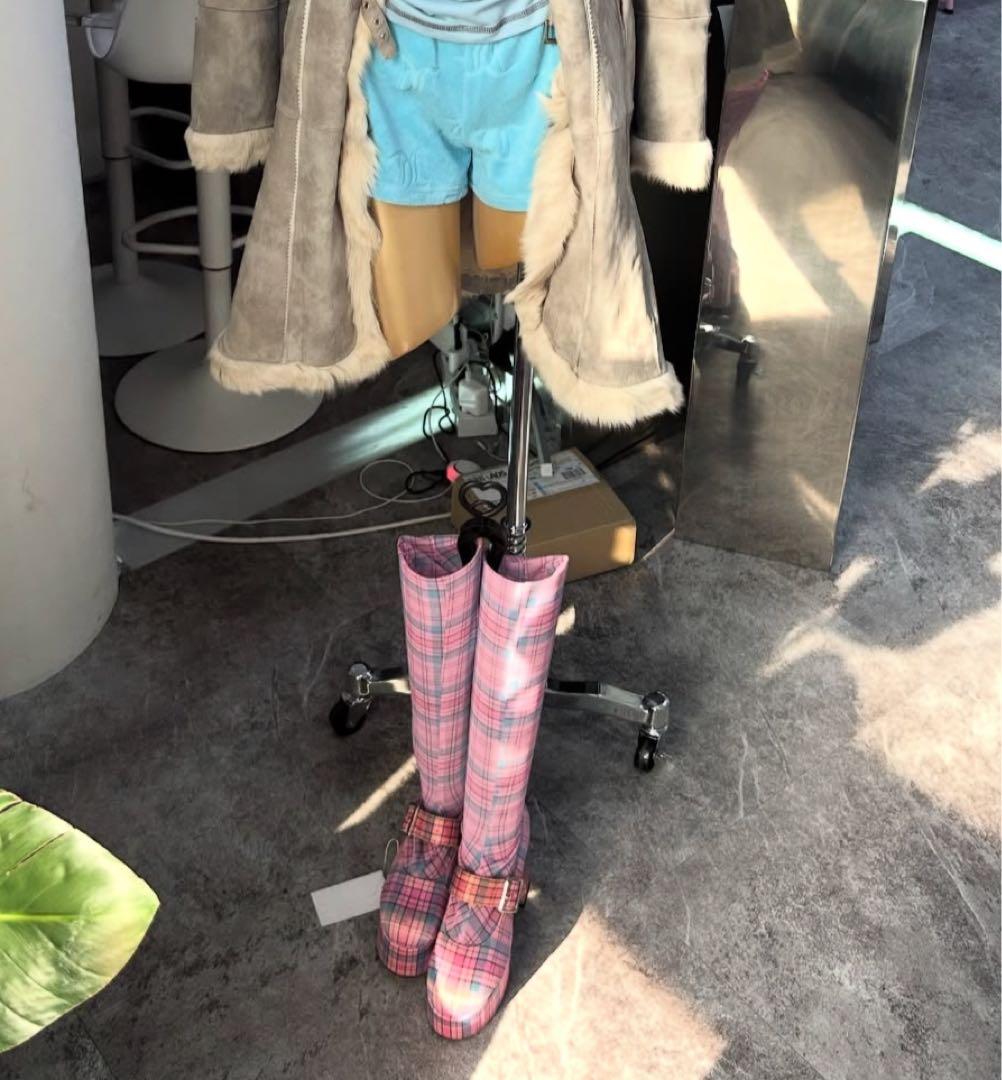 ピンク系チェック ロングブーツ バックル付き