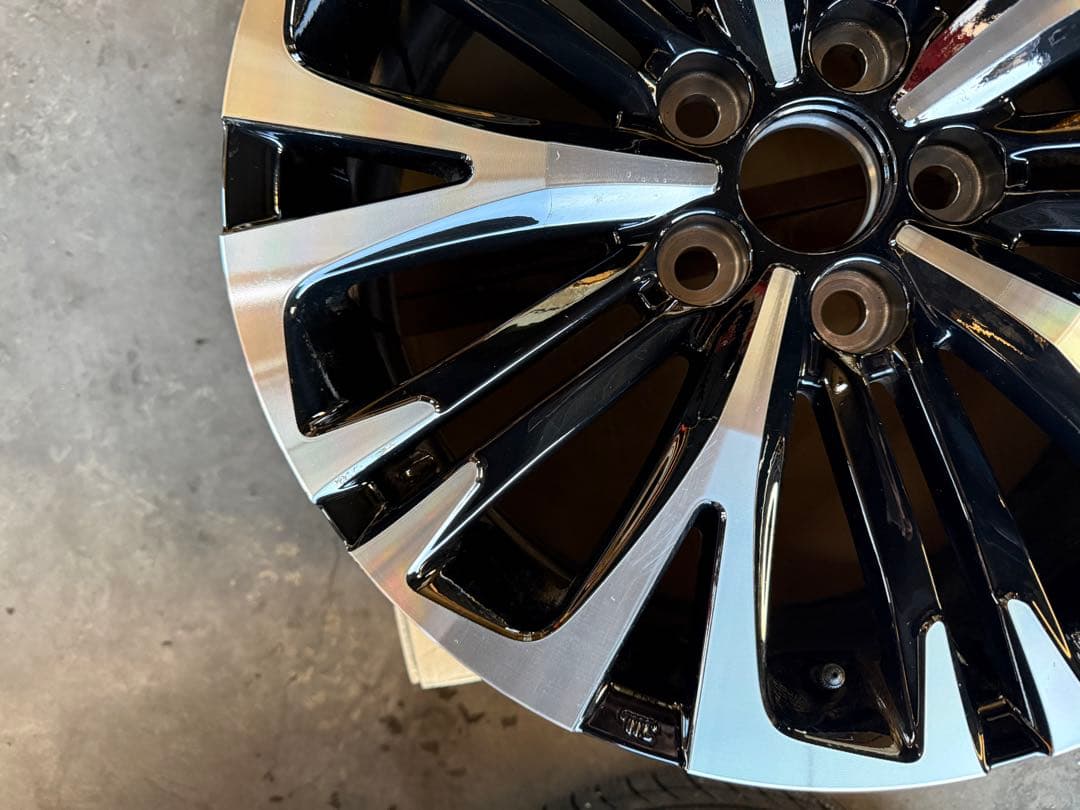 キョウヘイヤリスクロス　純正18インチ ガリキズ無　美品　使用少