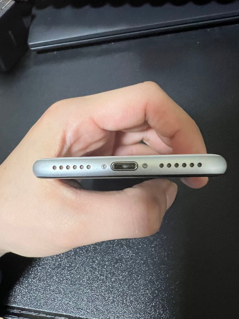 「美品」iPhone SE (第2世代) 充電ケーブル付SIMフリー