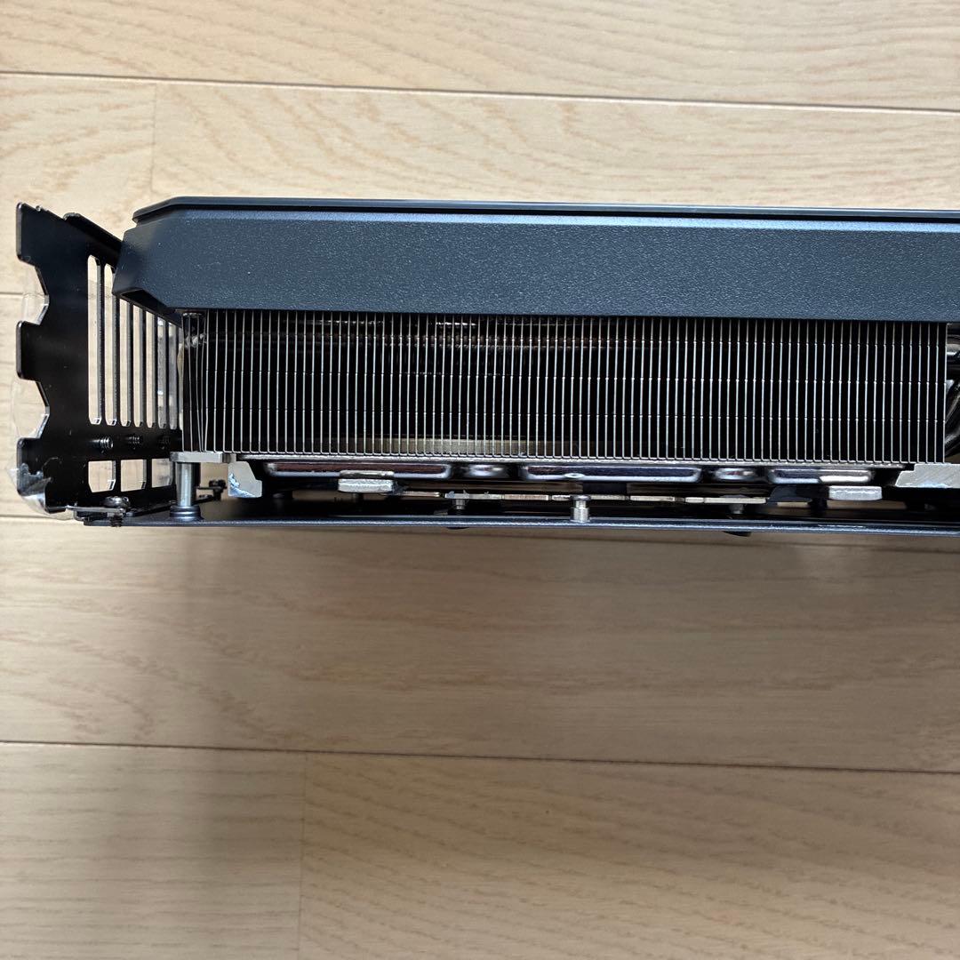 gigabyte RTX5090 ヒートシンク ファン　バックプレート　LED