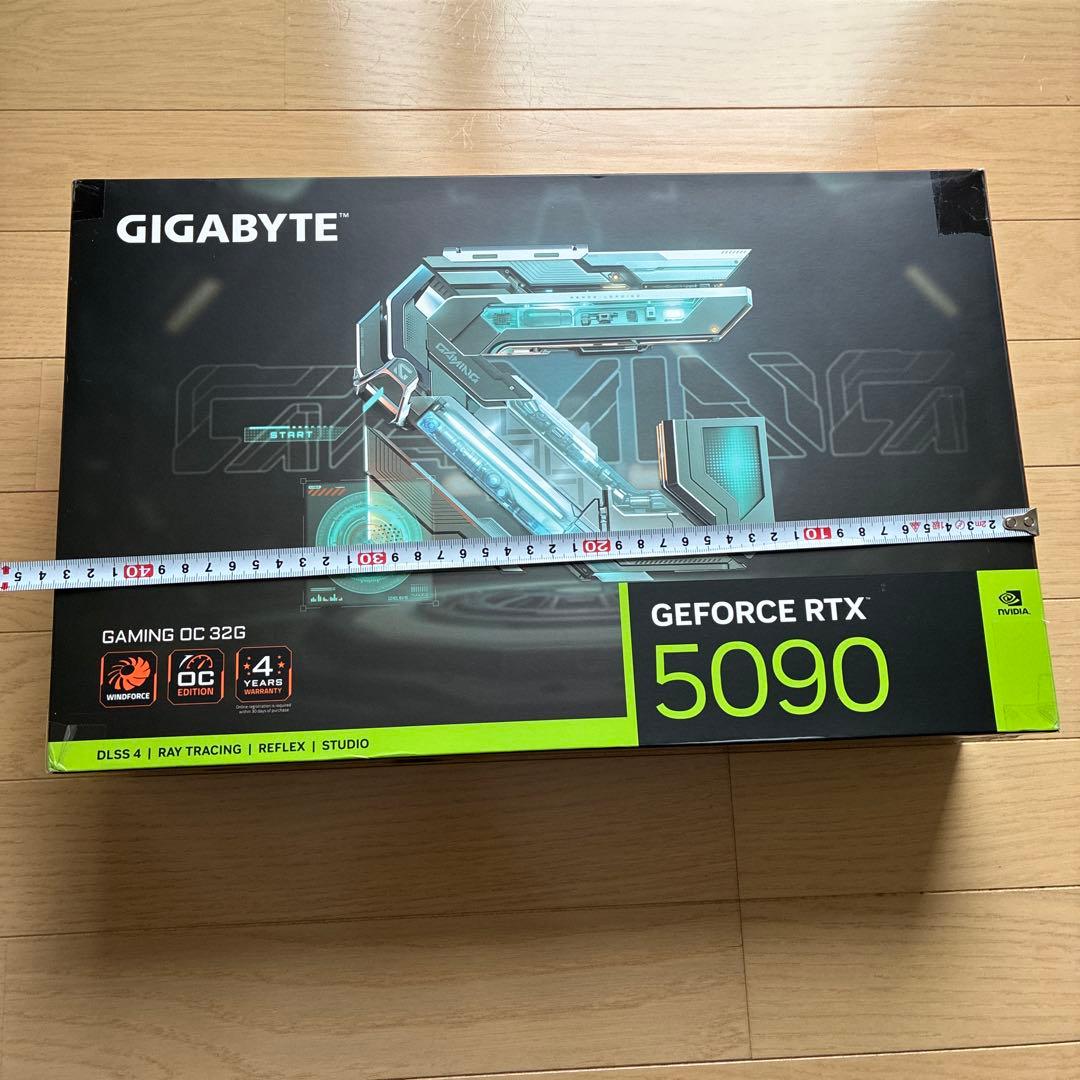 gigabyte RTX5090 ヒートシンク ファン　バックプレート　LED