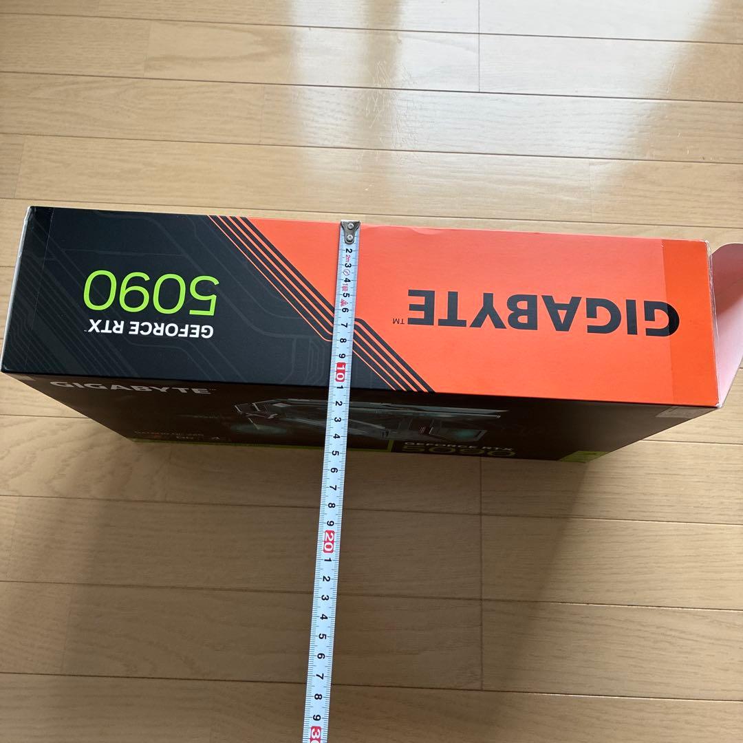gigabyte RTX5090 ヒートシンク ファン　バックプレート　LED
