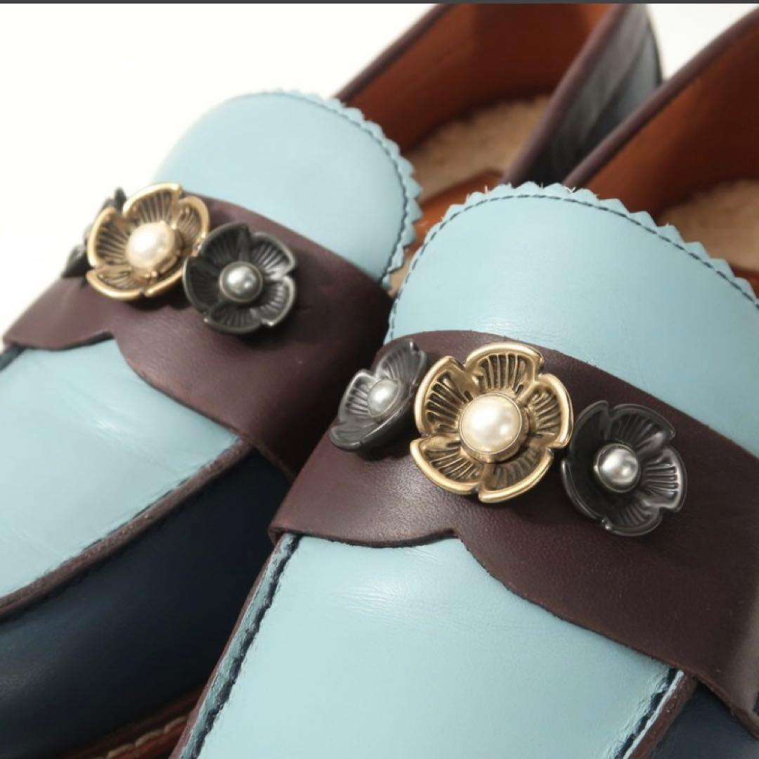 【美品】コーチ レザー 厚底ローファー 23.5cm フラワーモチーフ