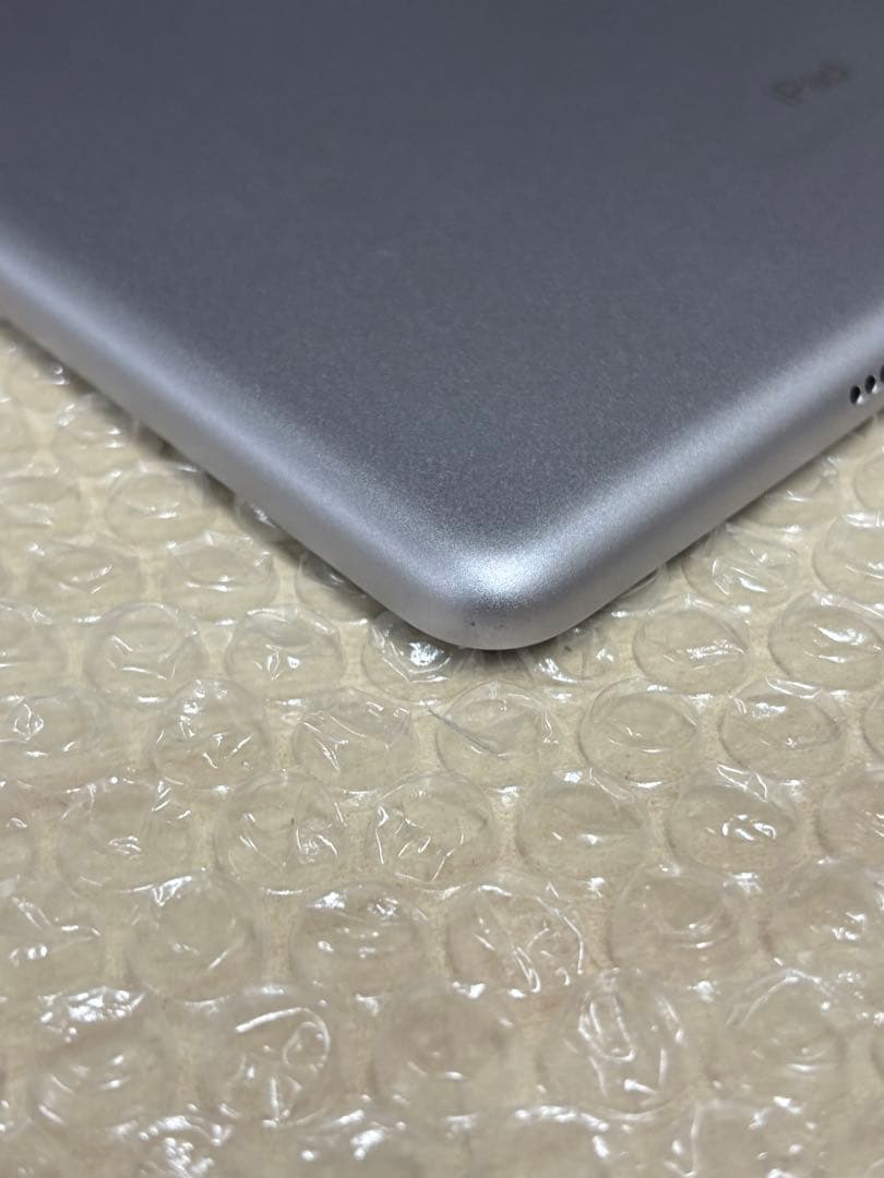 iPad 第6世代　A1893　Wi-Fiモデル　スペ－スグレイ　32GB