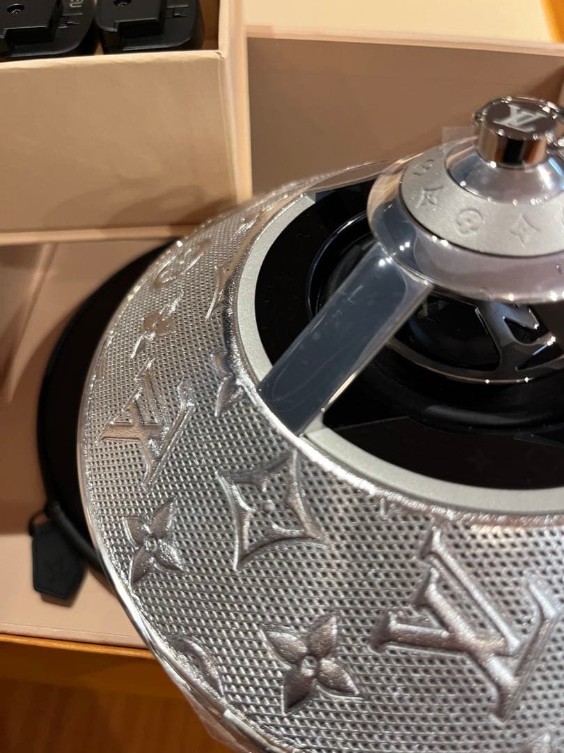 ルイ・ヴィトン ホライゾン ライト・アップ スピーカー シルバー