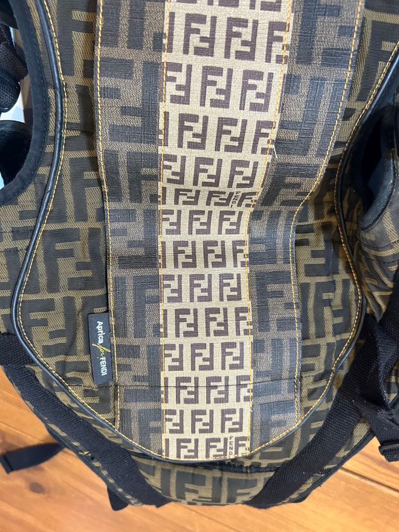 FENDI×アップリカ抱っこ紐　箱、取説付き