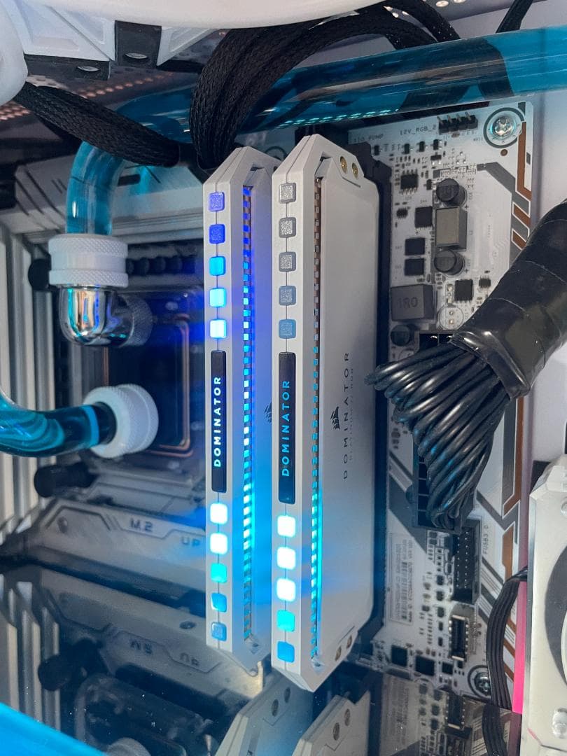 メモリー DDR4-3600MHz DOMINATOR PLATINUM RGB