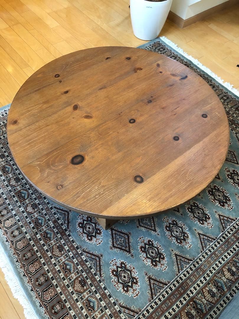 アクタス　円卓