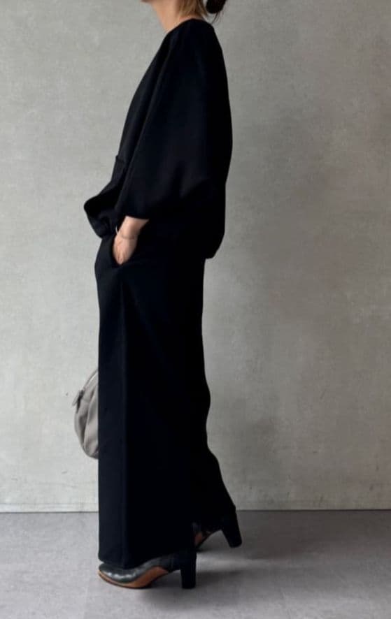 2.2万　今季新品ビアズリー　リップルダンボール トップス　黒ガリャルダガランテ