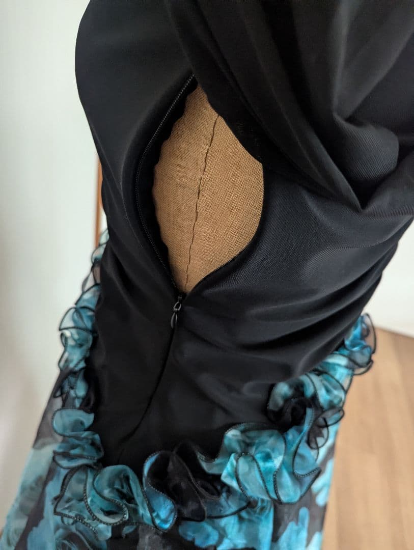 社交ダンス用黒と青のバラ模様ドレス　L タグ付き