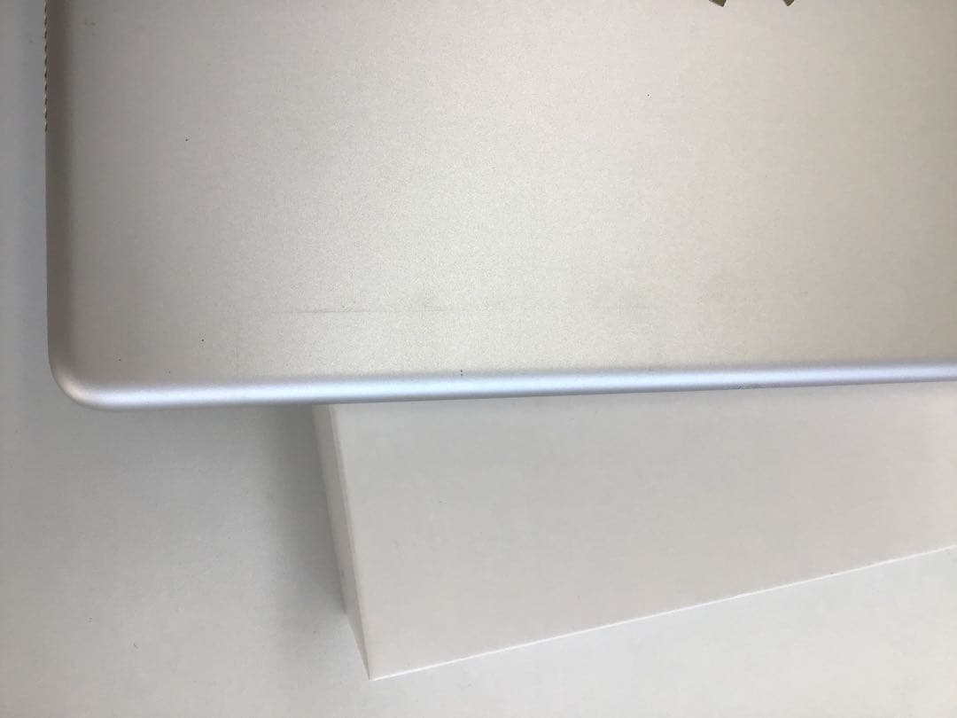 Apple iPad 第８世代 32G シルバー