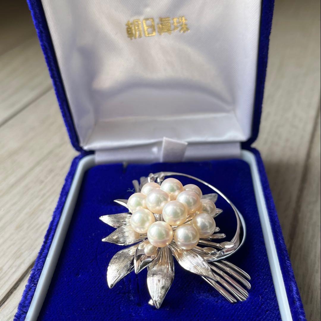 真珠ブローチ
