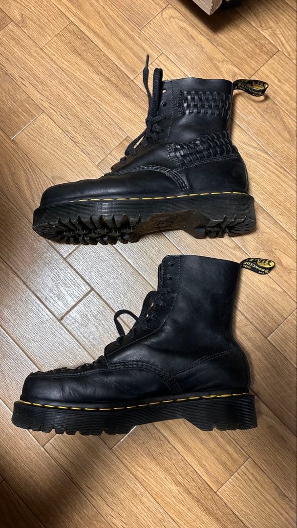 Dr. Martens ブラック編み込みブーツ